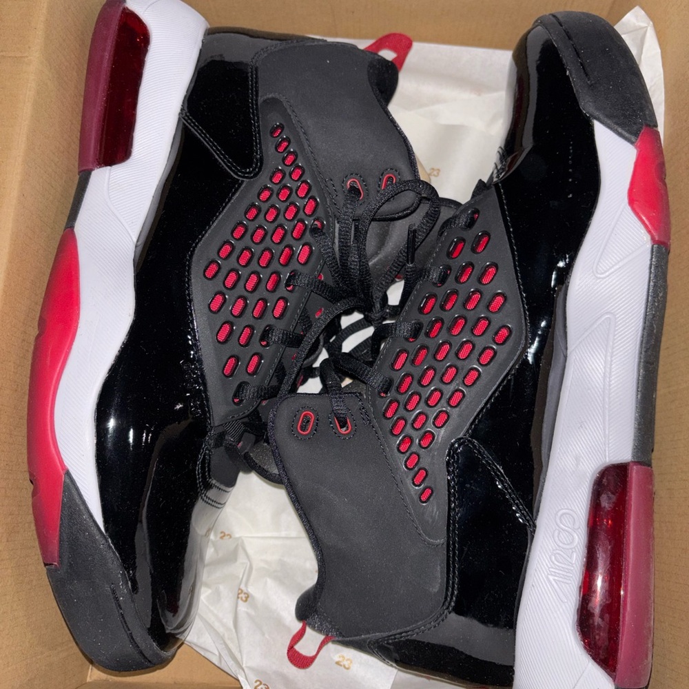 Jordan Athletic Shoes Black and Red - Picture 3 of 8